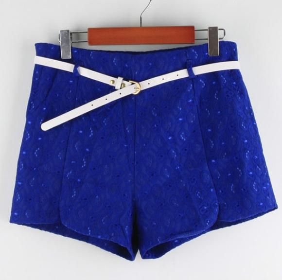 Short Azul + cinto branco